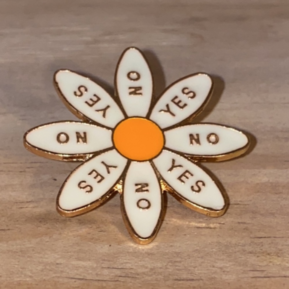 Daisy Yes No Pin